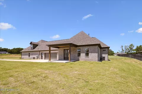 3210 S Cypress Lake Dr, Olive Branch, MS 38654