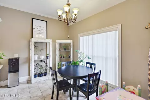 Dining - 2006 Estates Cv, Pearl, MS 39208 photo 1 of 1
