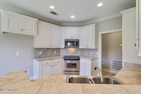 Kitchen - 119 Turtle Ridge Dr, Brandon, MS 39047 photo 1 of 4