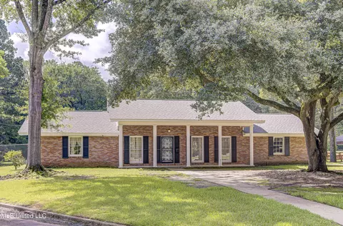 1005 Briarwood Dr, Jackson, MS 39211