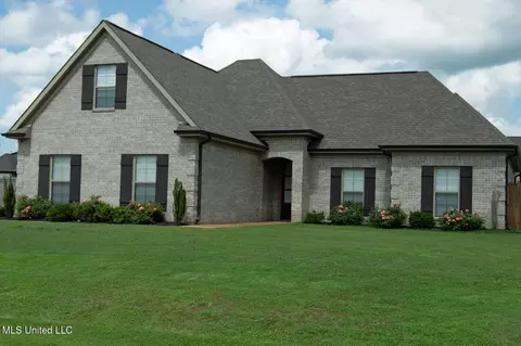 207 Cadet Dr, Senatobia, MS 38668