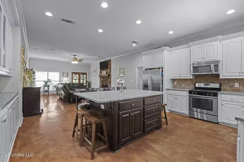 Kitchen - 131 Waldrop Ln # -B, Flora, MS 39071 photo 1 of 2