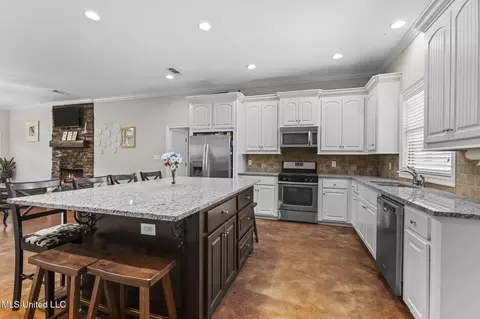 Kitchen - 131 Waldrop Ln # -B, Flora, MS 39071 photo 2 of 2