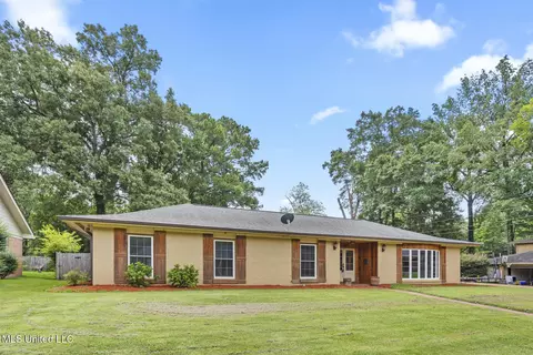 5525 Meadow Oaks Park Dr, Jackson, MS 39211