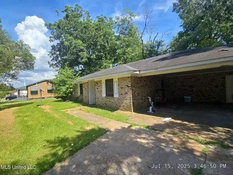 Exterior - 5709 Fairchild St, Jackson, MS 39209 photo 2 of 7