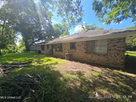Exterior - 5709 Fairchild St, Jackson, MS 39209 photo 4 of 7