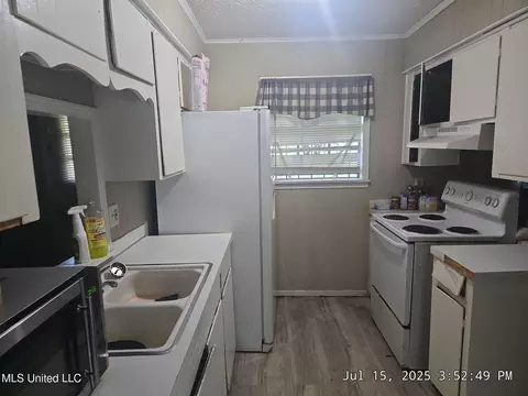 Kitchen - 5709 Fairchild St, Jackson, MS 39209 photo 1 of 2