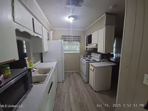 Kitchen - 5709 Fairchild St, Jackson, MS 39209 photo 2 of 2