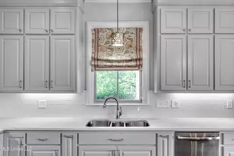Kitchen - 294 Dover Ln, Madison, MS 39110 photo 3 of 7