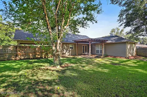 Exterior - 1021 Laurel Dr, Flowood, MS 39232 photo 4 of 8