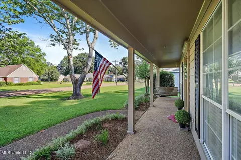 Exterior - 1021 Laurel Dr, Flowood, MS 39232 photo 3 of 8