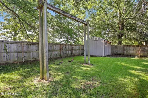 Exterior - 1021 Laurel Dr, Flowood, MS 39232 photo 6 of 8