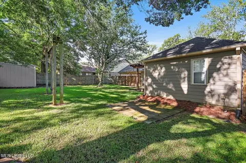 Exterior - 1021 Laurel Dr, Flowood, MS 39232 photo 5 of 8