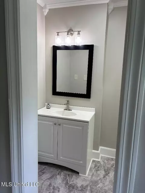 Bath - 4650 Manila Dr, Jackson, MS 39206 photo 3 of 3