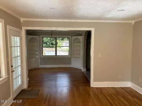 Living - 4650 Manila Dr, Jackson, MS 39206 photo 1 of 3