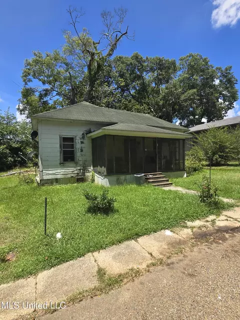 214 S Lowe St, Hazlehurst, MS 39083