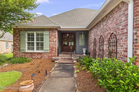 225 E Towne Dr, Brandon, MS 39042