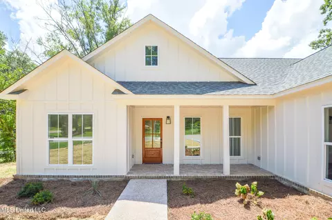 27 Sykes Rd, Starkville, MS 39759