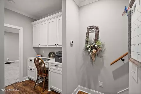 Entry Way - 311 E Brandon Ct, Brandon, MS 39042 photo 4 of 8