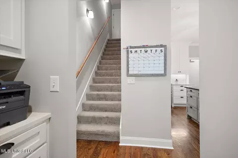 Entry Way - 311 E Brandon Ct, Brandon, MS 39042 photo 6 of 8