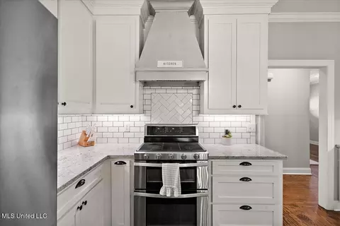 Kitchen - 311 E Brandon Ct, Brandon, MS 39042 photo 3 of 4