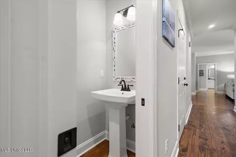 Entry Way - 311 E Brandon Ct, Brandon, MS 39042 photo 8 of 8