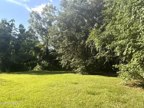 12 Zettel Rd, Ocean Springs, MS 39564