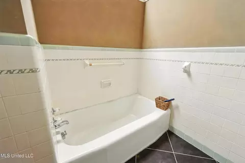 Bath - 611 W Second Ave, Wiggins, MS 39577 photo 2 of 4