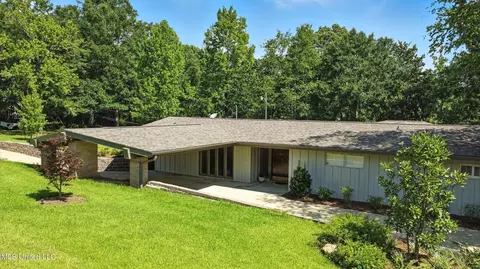Exterior - 611 W Second Ave, Wiggins, MS 39577 photo 3 of 14