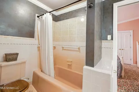 Bath - 611 W Second Ave, Wiggins, MS 39577 photo 4 of 4