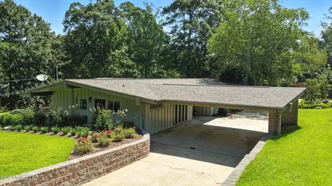 Exterior - 611 W Second Ave, Wiggins, MS 39577 photo 2 of 14