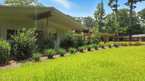 Exterior - 611 W Second Ave, Wiggins, MS 39577 photo 7 of 14