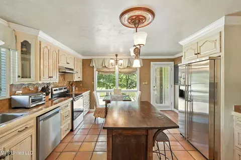 Kitchen - 611 W Second Ave, Wiggins, MS 39577 photo 2 of 3
