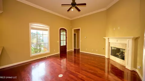 Living - 249 Greenfield Ridge Dr, Brandon, MS 39042 photo 2 of 2