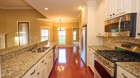 Kitchen - 249 Greenfield Ridge Dr, Brandon, MS 39042 photo 2 of 2