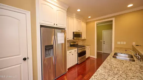 Kitchen - 249 Greenfield Ridge Dr, Brandon, MS 39042 photo 1 of 2