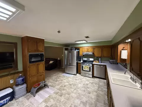 Kitchen - 5132 Mitchell Rd, Long Beach, MS 39560 photo 2 of 2
