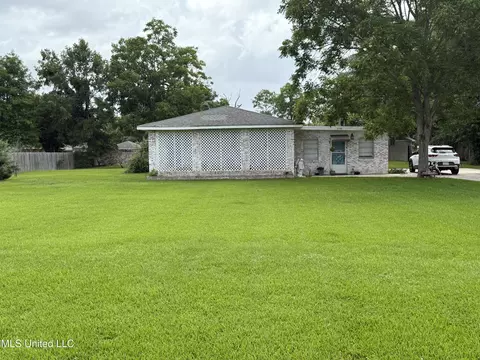 5132 Mitchell Rd, Long Beach, MS 39560
