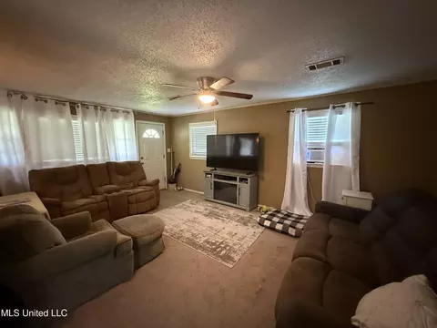 Living - 5132 Mitchell Rd, Long Beach, MS 39560 photo 1 of 1