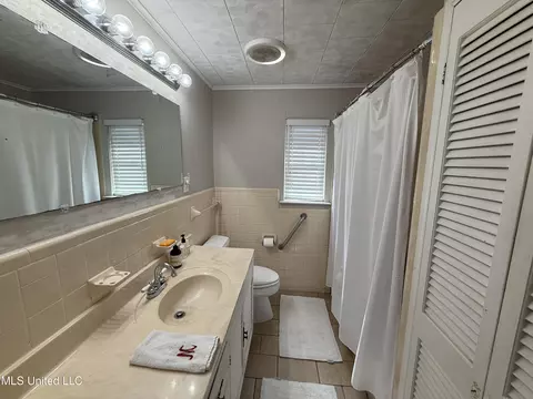 Bath - 5132 Mitchell Rd, Long Beach, MS 39560 photo 2 of 3