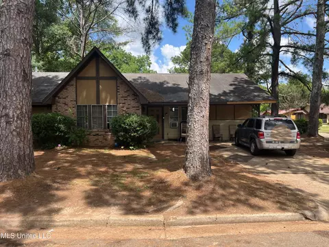 6628 Lake Glen Dr, Jackson, MS 39213