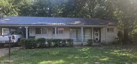 125 W Cypress St, Charleston, MS 38921