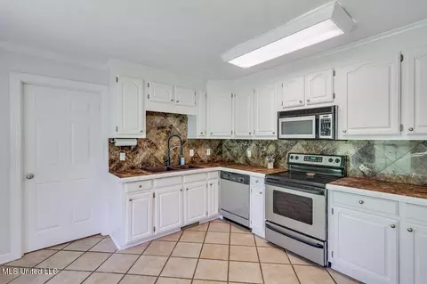 Kitchen - 3521 Utah Rd, Lena, MS 39094 photo 2 of 2
