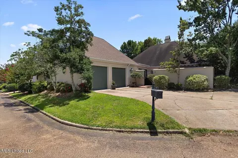 10 Northpointe Cv, Jackson, MS 39211