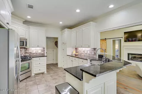 Kitchen - 154 Covey, Madison, MS 39110 photo 2 of 4