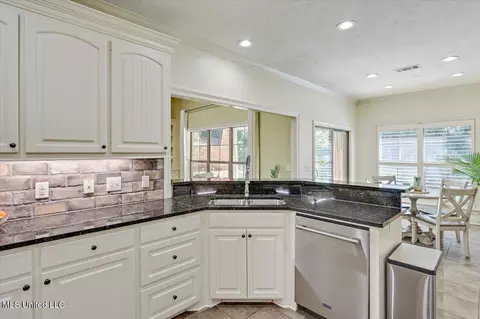 Kitchen - 154 Covey, Madison, MS 39110 photo 4 of 4