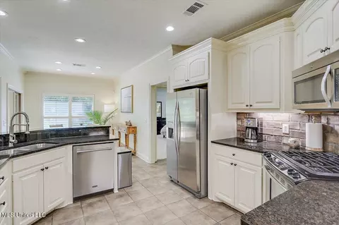 Kitchen - 154 Covey, Madison, MS 39110 photo 3 of 4