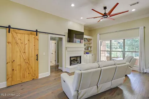 Living - 154 Covey, Madison, MS 39110 photo 2 of 3