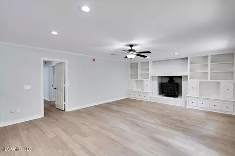 Living - 10025 Springridge Rd, Terry, MS 39170 photo 4 of 7