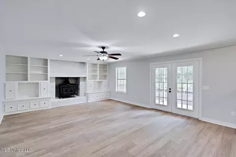 Living - 10025 Springridge Rd, Terry, MS 39170 photo 3 of 7